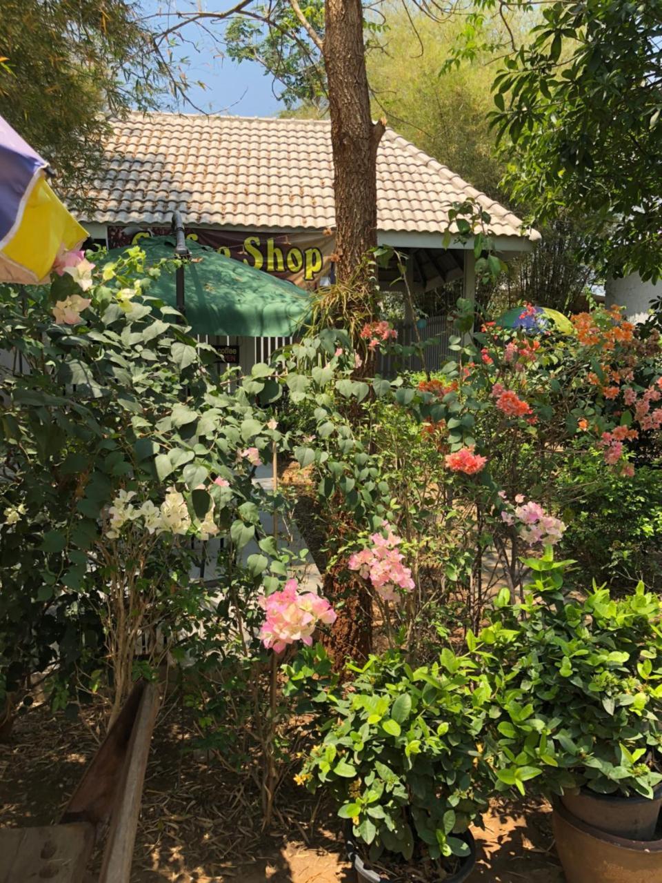 Thai Castle Resort Ban Thap Sila Exterior photo