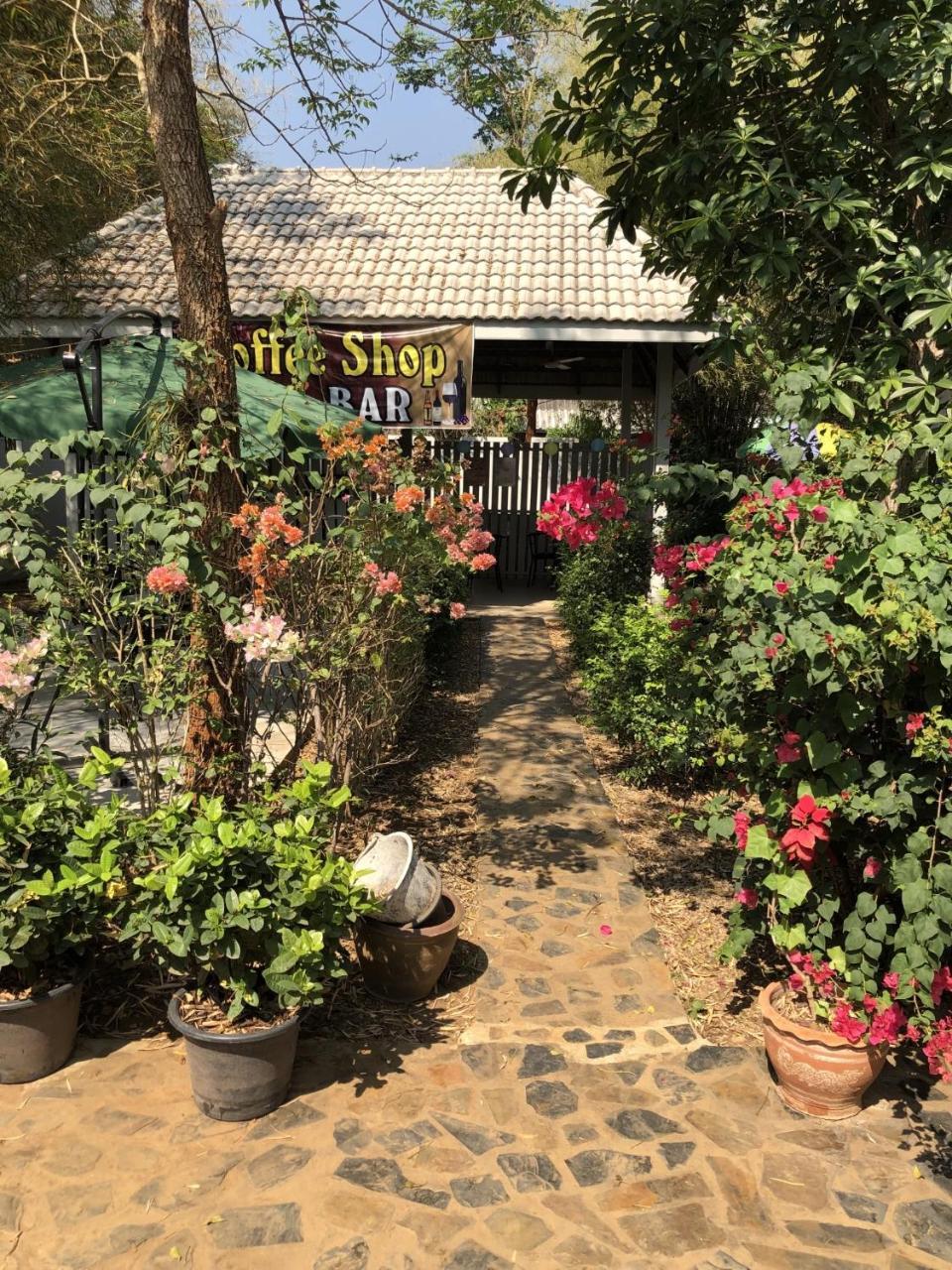 Thai Castle Resort Ban Thap Sila Exterior photo